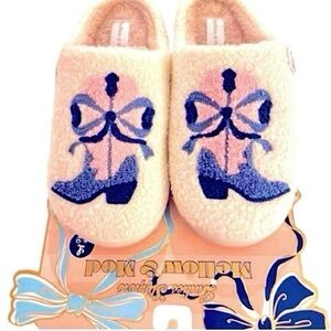 NEW -Mellow & Mod- Coquette Cowgirl Plush Cozy Slippers